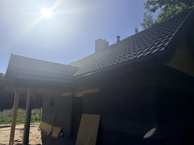 Połać dachu z blachodachówką modułową
