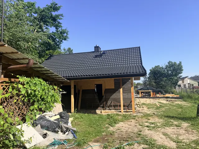 Dach domu z wiatą – realizacja