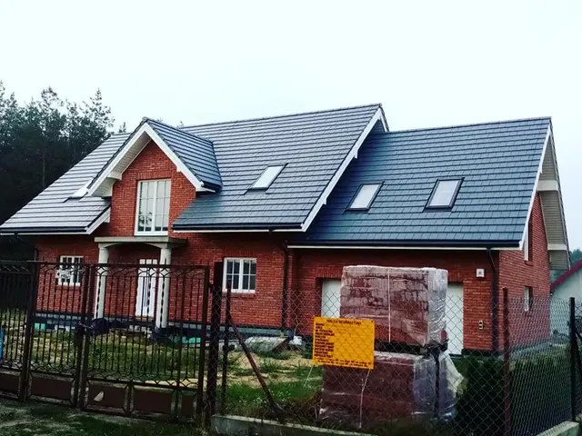 Dach z oknami dachowymi – realizacja